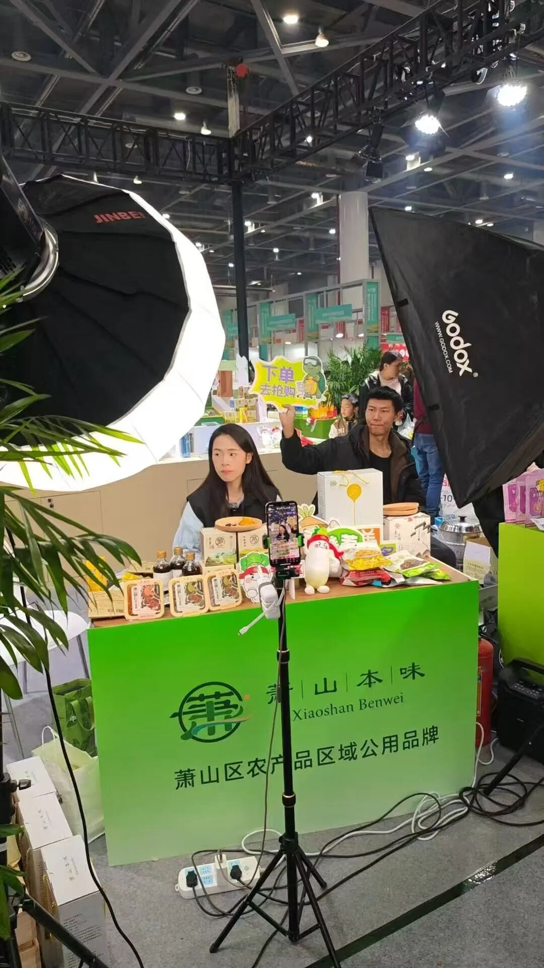 一过安检，杭州不少年轻人直接百米冲刺！这阵势把人看呆了