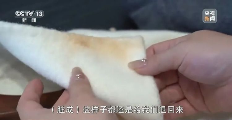 “比脸还大的衣服吊牌”爆火,已形成产业链! “比脸还大的衣服吊牌”爆火,已形成产业链!