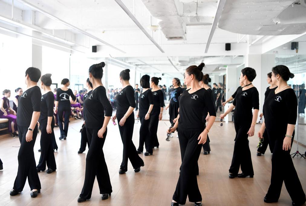 “00”后为啥又开始爱逛街了？