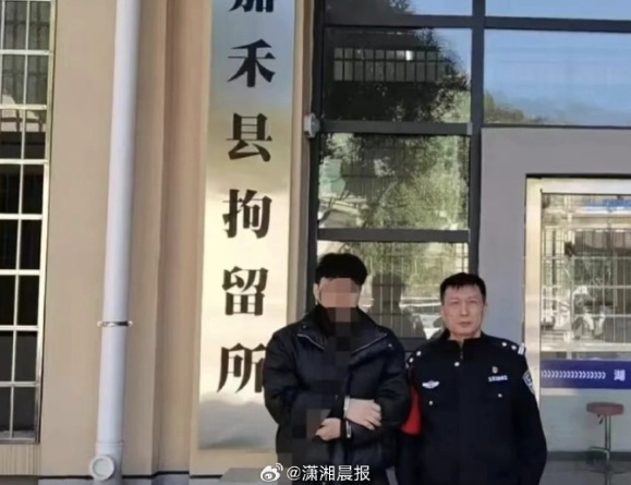 女子在卫生间发现摄像头,合租男室友安装、偷看,目前已被行拘 女子在卫生间发现摄像头,合租男室友安装、偷看,目前已被行拘
