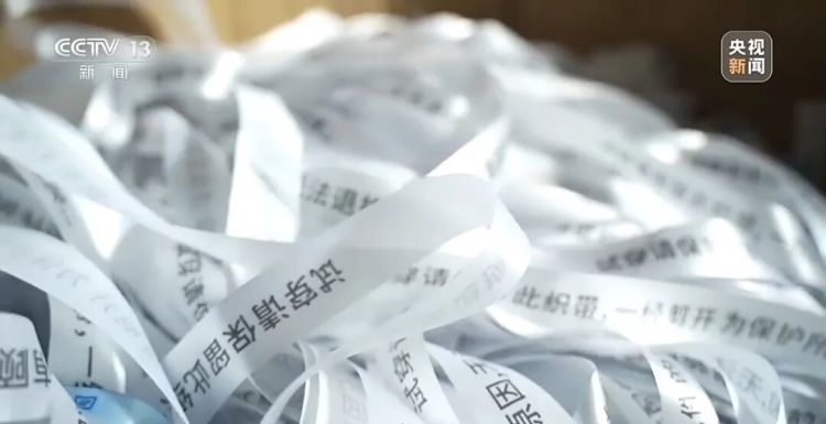 “比脸还大的衣服吊牌”爆火,已形成产业链! “比脸还大的衣服吊牌”爆火,已形成产业链!