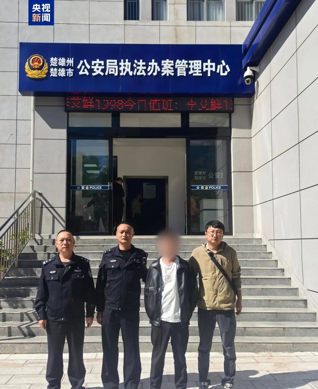 承认了，全是演的！网友怒了……