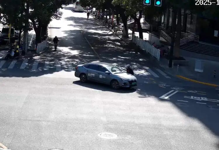 “我直行，他转弯，为什么最后是我全责？”交警详解规则破误区