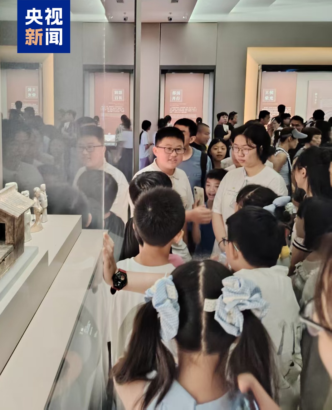 将卧室“爆改”成博物馆？这位初中生火了！