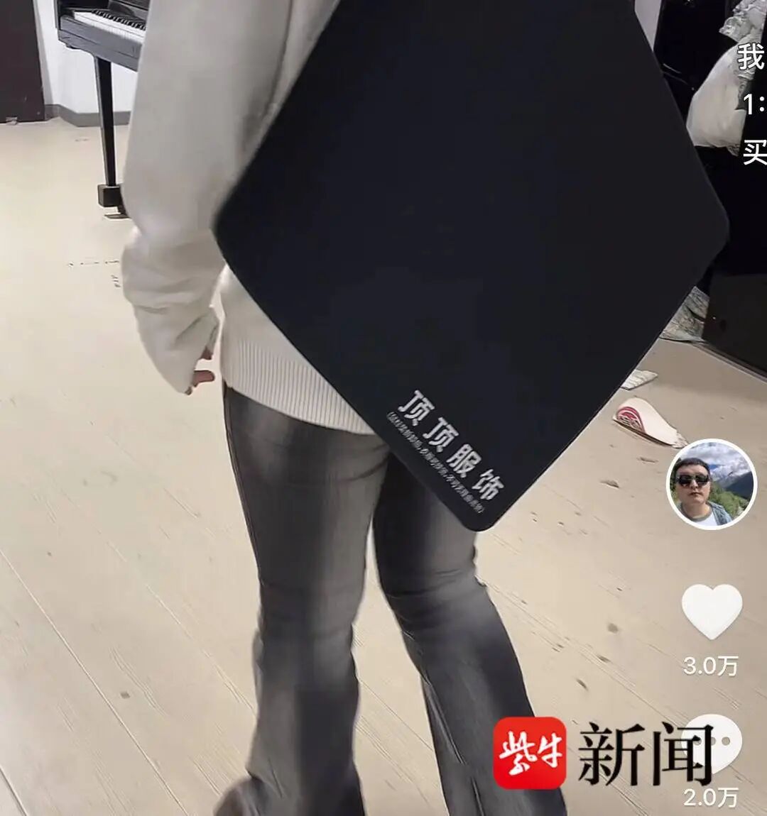 听人劝吃饱饭!常州95后老板脑洞大开把鼠标垫、烟灰缸、内裤做成男装吊牌 听人劝吃饱饭!常州95后老板脑洞大开把鼠标垫、烟灰缸、内裤做成男装吊牌