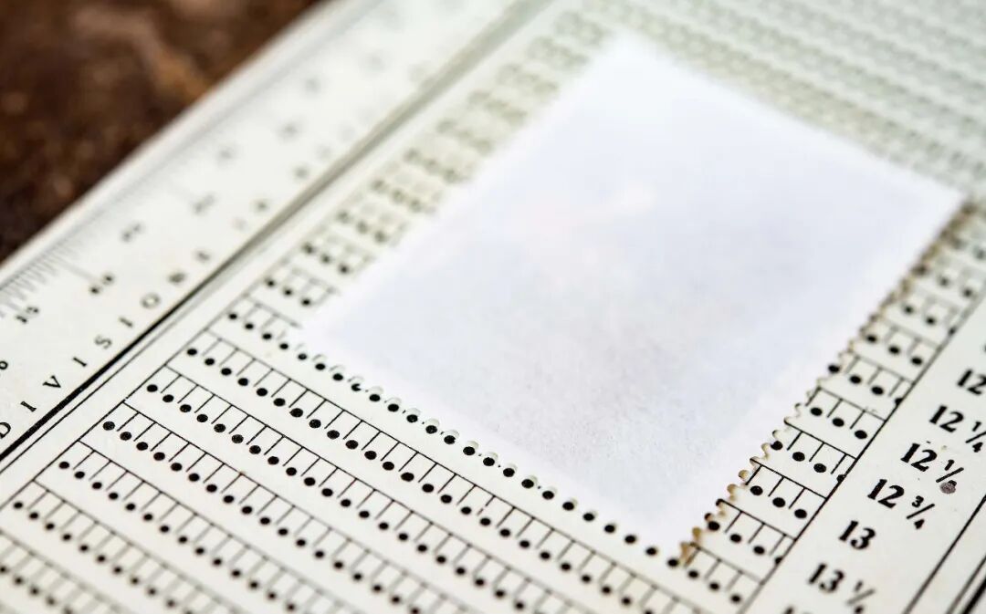 邮票背面、齿孔间隙或是版面图案,都可能成为传递秘密的渠道……国安部披露 邮票背面、齿孔间隙或是版面图案,都可能成为传递秘密的渠道……国安部披露