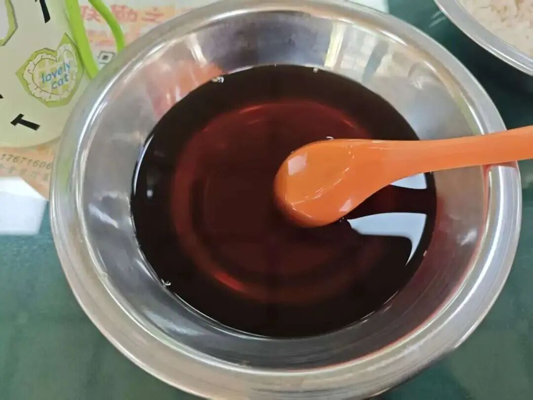 去食堂打菜,老师给了我一碗中药汤,“暖暖的,就是不太好咽下去” 去食堂打菜,老师给了我一碗中药汤,“暖暖的,就是不太好咽下去”