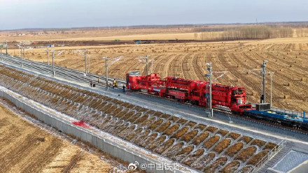 全线铺轨贯通!我国最北高铁建设进展顺利! 全线铺轨贯通!我国最北高铁建设进展顺利!