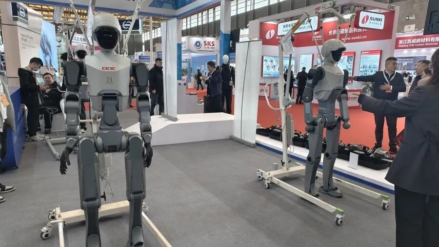 上海“拉链式人墙”，可能换上机器人