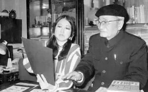 售价35万！上海知名作家与“三毛”大量亲笔信遭公开叫卖，家属报警→