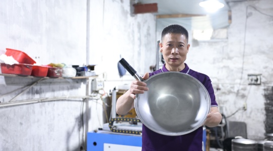 被网友扒出的传家锅，25秒就卖光了！厂家再度回应......