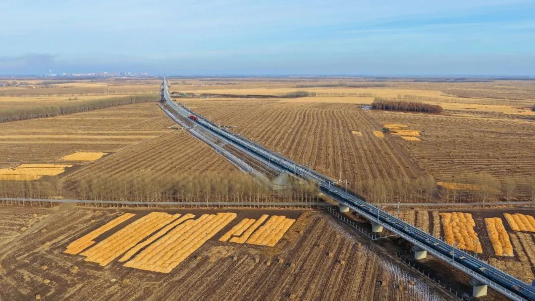 哈伊高铁全线铺轨贯通！