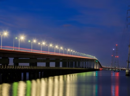 43年的睡袋沉尸案终破解，美国一男子杀害妻子，女儿追凶15年