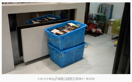 警方检获香港火灾多箱证物 警方检获香港火灾多箱证物