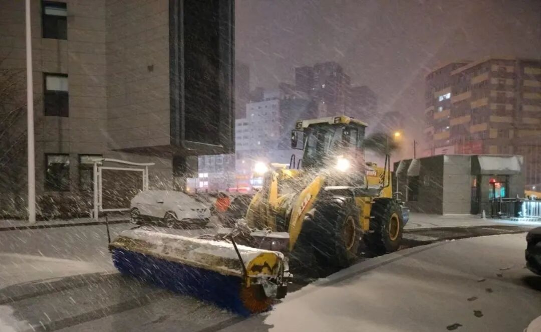 除雪！沈阳出动1.4万名环卫作业人员