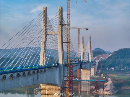 成达万高铁“世界之最”渠江特大桥合龙 成达万高铁“世界之最”渠江特大桥合龙