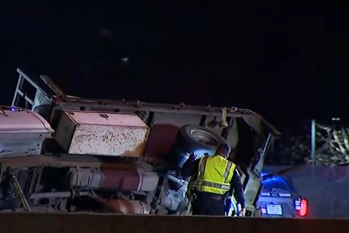 美国科罗拉多州丹佛郊外发生连环车祸，一州参议员遇难，三人受伤，州长发声