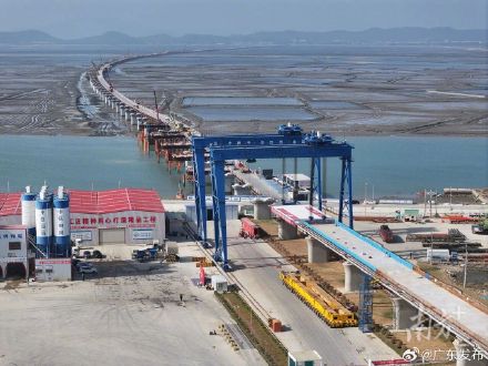 漳汕高铁全线进入跨海大桥架梁施工阶段 漳汕高铁全线进入跨海大桥架梁施工阶段