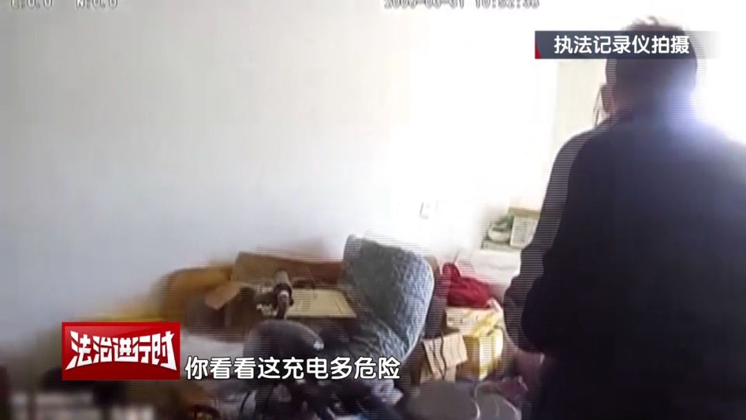 新晋网红“糖葫芦”出自黑作坊！北京城管执法人员突击检查！