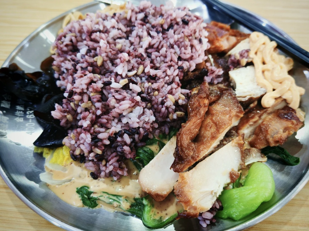 大学生给食堂叔叔备注加点粉，却惊喜收到一条信息……