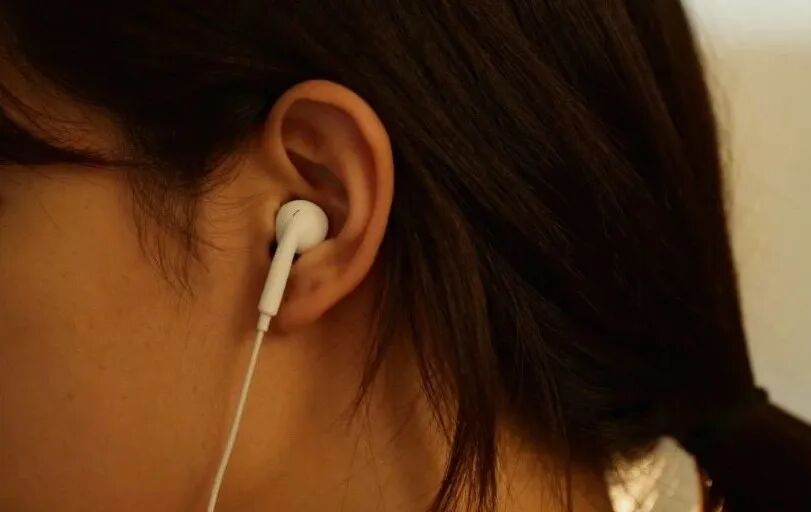 头晕恶心还耳鸣？骨传导耳机并非护耳神器！专家提醒：这三类人不建议佩戴！