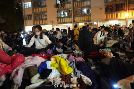 香港大埔火灾救援中的爱心接力 香港大埔火灾救援中的爱心接力