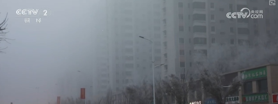 清扫、巡逻、走访……各部门协力应对风雪 保障道路畅通与群众生产生活