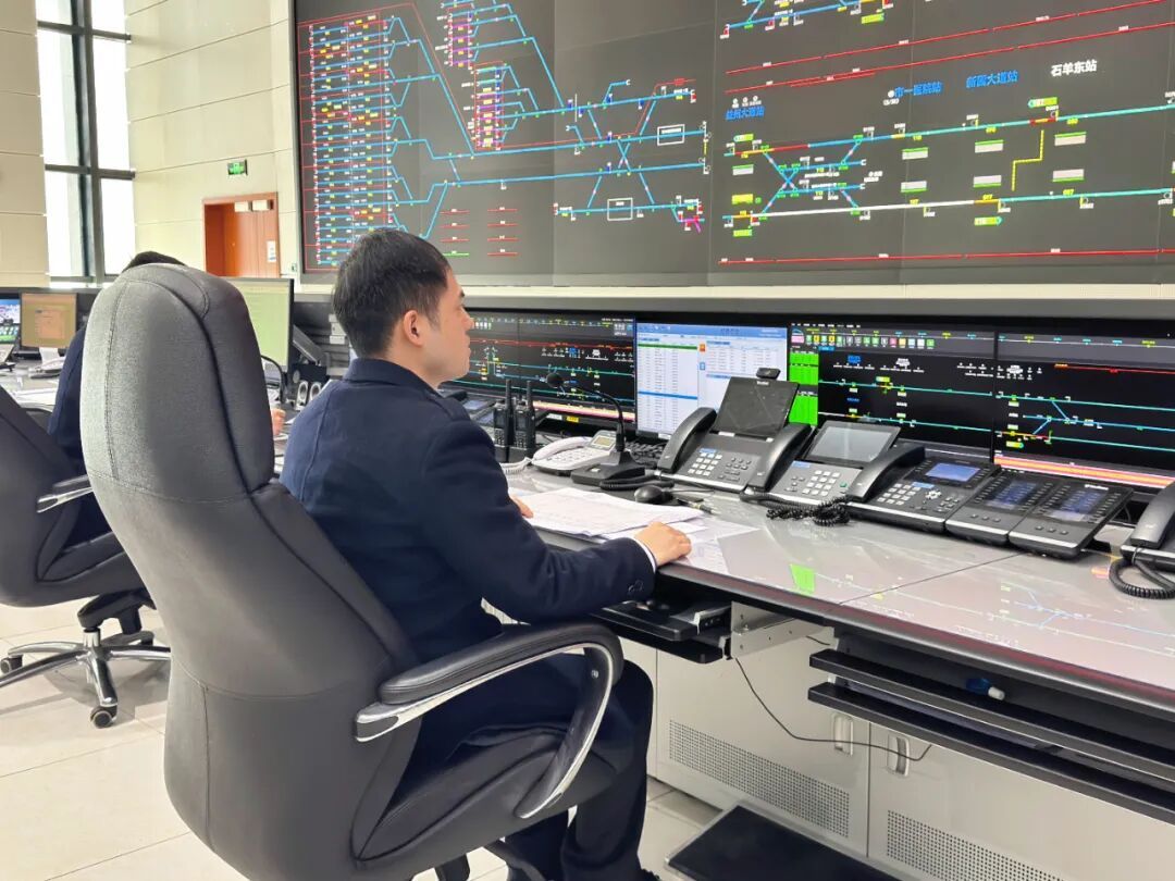 列车之间能直接“聊天”？成都这条全国首条新线藏着大奥秘