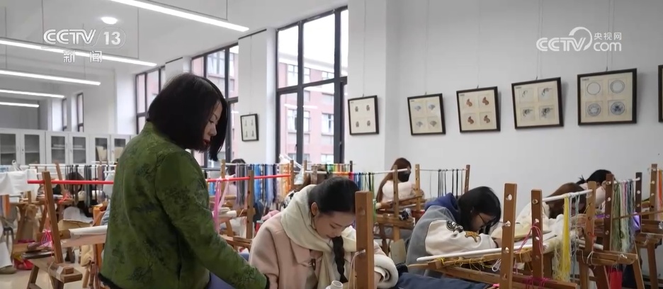 用现代生活美学打开非遗 传统技艺也能“潮”起来