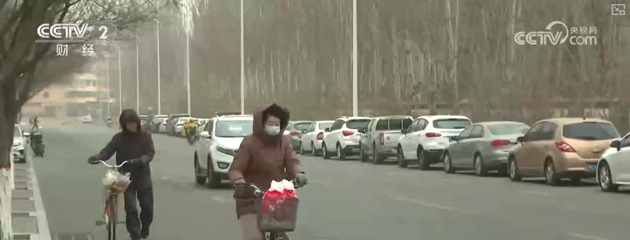 清扫、巡逻、走访……各部门协力应对风雪 保障道路畅通与群众生产生活