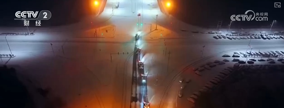 清扫、巡逻、走访……各部门协力应对风雪 保障道路畅通与群众生产生活