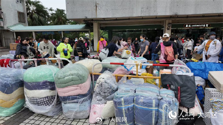 温暖传递！香港市民自发到场援助受灾民众