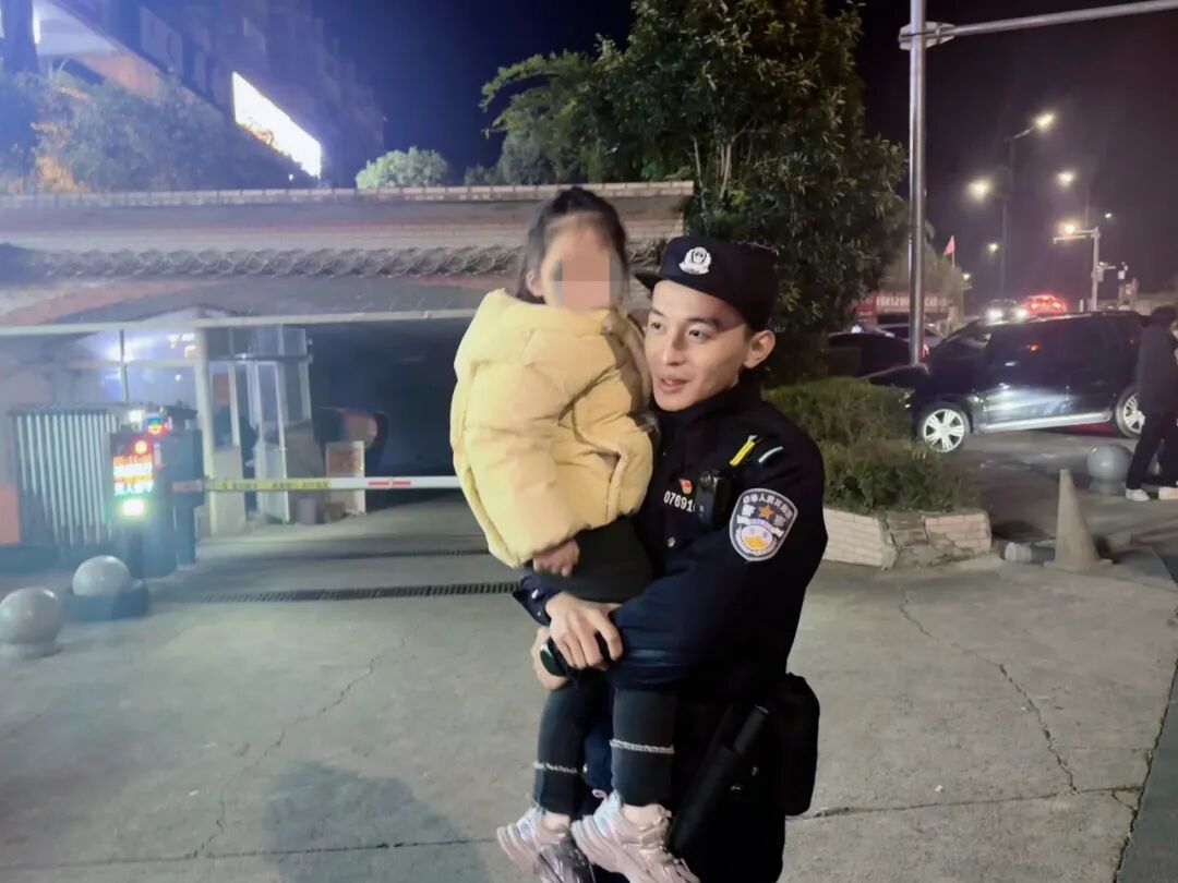 “你姓肚子的‘肚’？”被这段对话萌翻了！