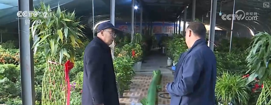 清扫、巡逻、走访……各部门协力应对风雪 保障道路畅通与群众生产生活