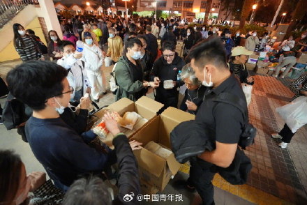 香港大埔火灾救援中的爱心接力 香港大埔火灾救援中的爱心接力