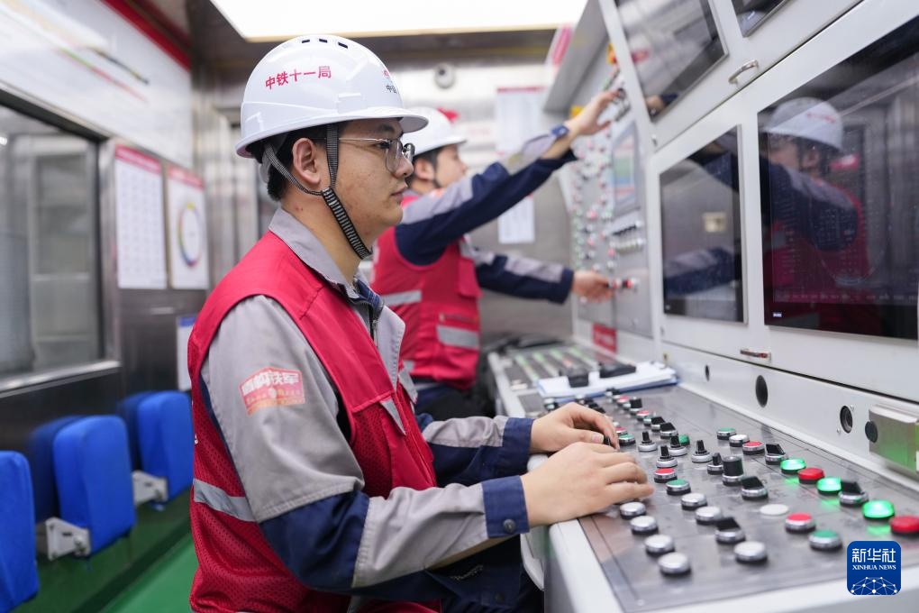 甬舟铁路金塘海底隧道“定海号”盾构突破5000米