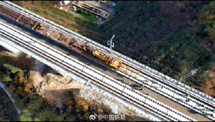 时速350公里!这条高铁全线铺轨完成 时速350公里!这条高铁全线铺轨完成