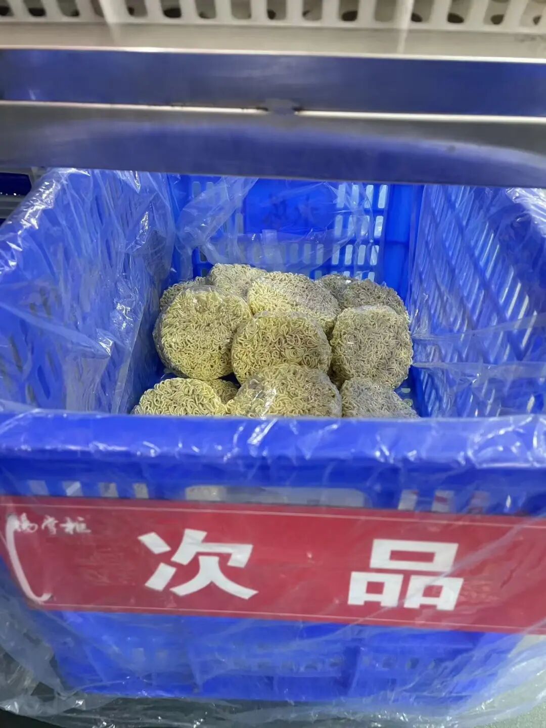 杨掌柜面饼塑封上现手写“次品”？厂家回应