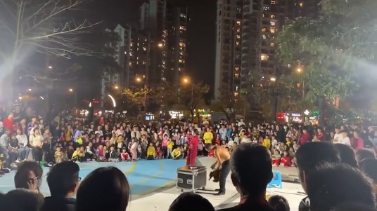 “我被骗了，免费马戏表演！”不少人中招，多地小区、公园已出现，紧急提醒：别围观