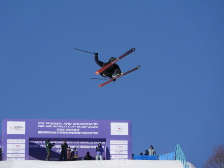 刘梦婷获大跳台世界杯铜牌