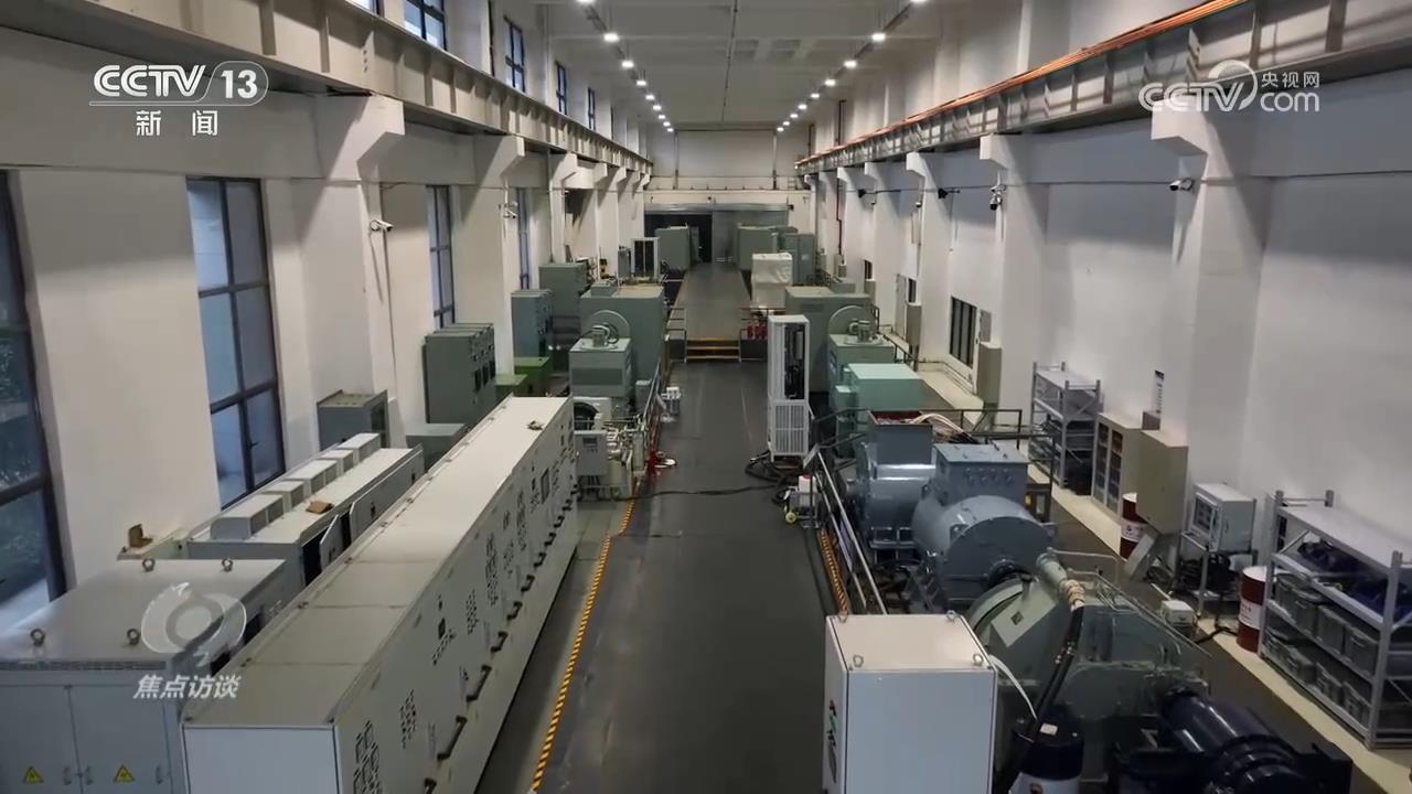 焦点访谈｜像电车一样换电池 新能源船舶“电”亮黄金水道