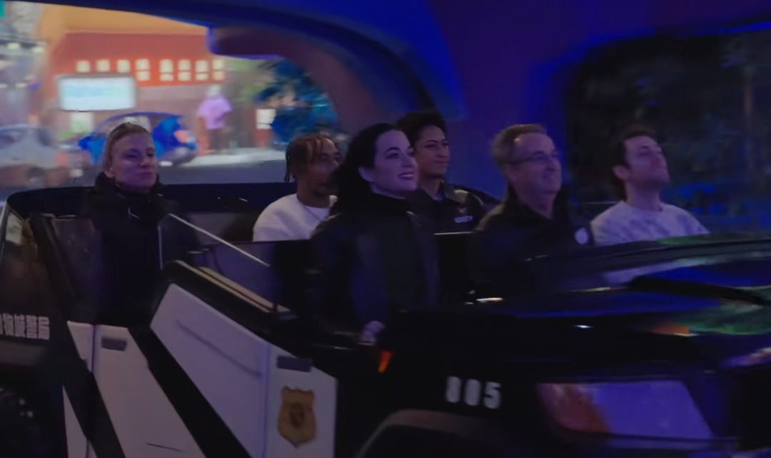 知名女歌手在上海迪士尼被偶遇，见证求婚！“一时不知道谁更幸福”