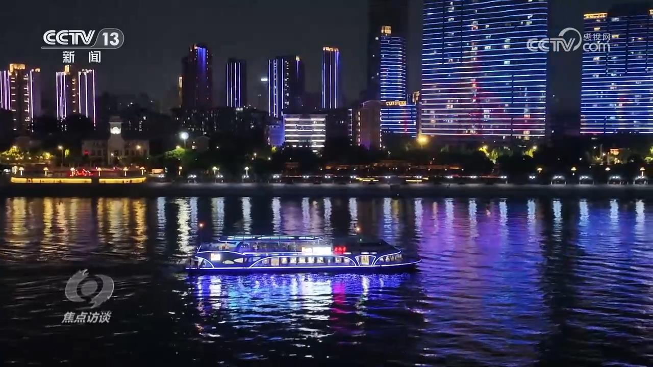 焦点访谈｜像电车一样换电池 新能源船舶“电”亮黄金水道