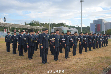 驻港部队举行悼念活动 驻港部队举行悼念活动