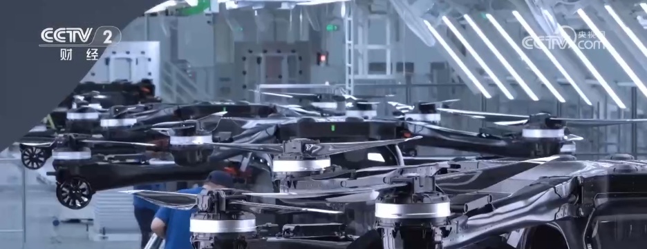 从概念落地成为实景！无人机应用场景“多点开花” 低空经济激活千亿市场