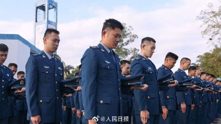 驻香港部队组织下半旗和默哀仪式 驻香港部队组织下半旗和默哀仪式