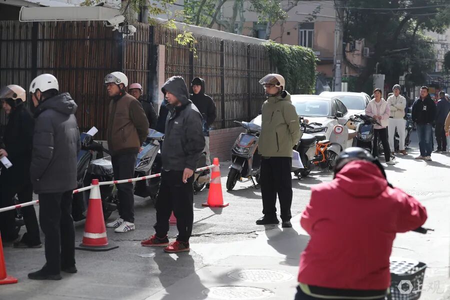 即将全面下架禁售！有市民想抓住最后窗口期，排队的比平时增加了30%，提醒→
