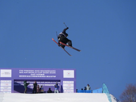 刘梦婷获大跳台世界杯铜牌
