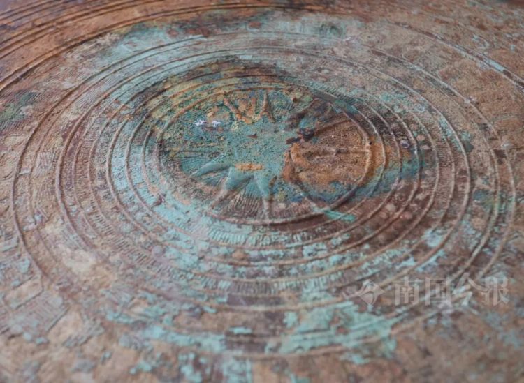 柳州大叔挖蚯蚓，竟挖出近60斤重“大宝贝”，来自千年前！