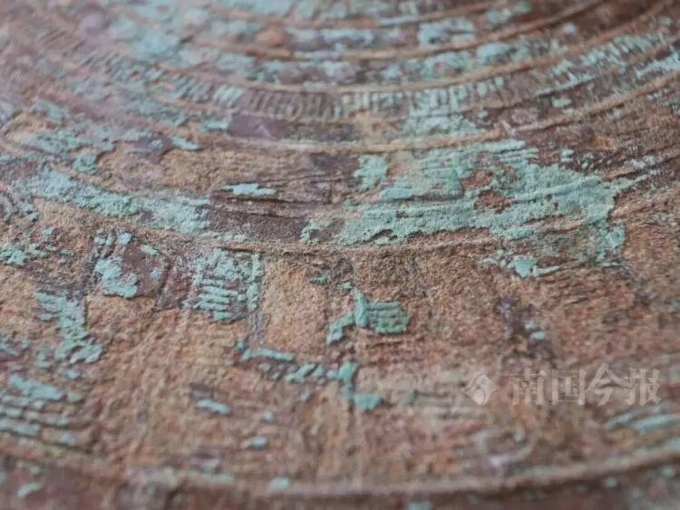 大叔挖蚯蚓，竟挖出上千年“大宝贝”